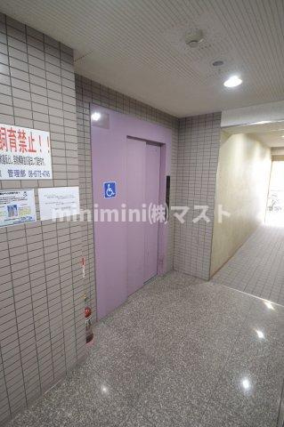 大阪市浪速区塩草３丁目の賃貸マンションのロビー