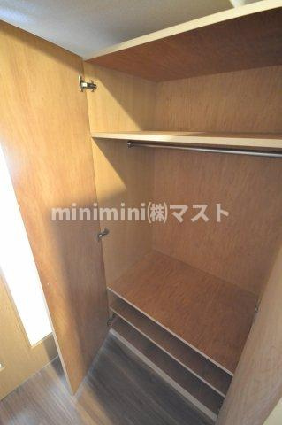 大阪市浪速区塩草３丁目の賃貸マンションの収納