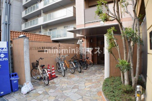 大阪市浪速区桜川２丁目の賃貸マンションのエントランス