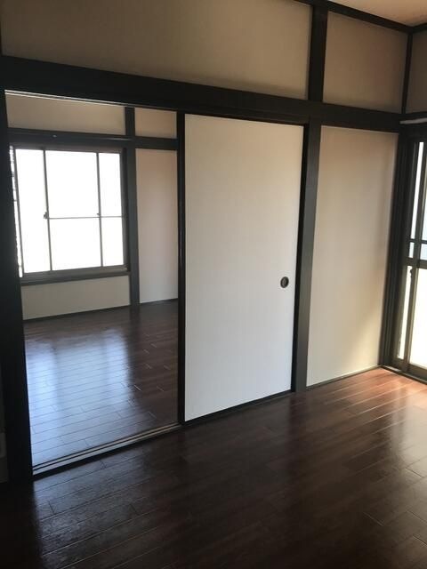 メゾン前原の洋室