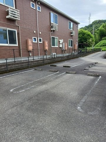 セゾン　ジェルメ　Ⅱの駐車場|玄関