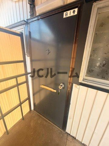 メゾン繁栄の玄関