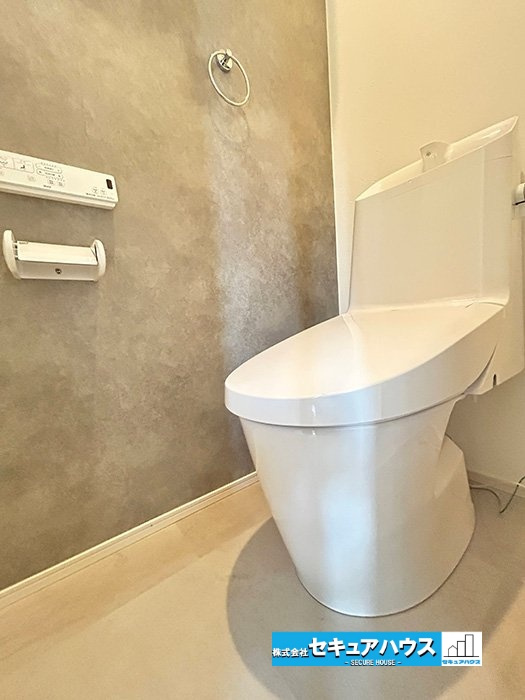 【中古戸建】名古屋市天白区植田山４丁目のトイレ|【高機能トイレ　2階】
◆2階のトイレもウォシュレット付きの温水洗浄便座です。　　　　　　　　　　　　　　　　　　　　　　　　　　　　　　　　　　　　　　　　　　　　　　　　　　　　　　　　　　　　　