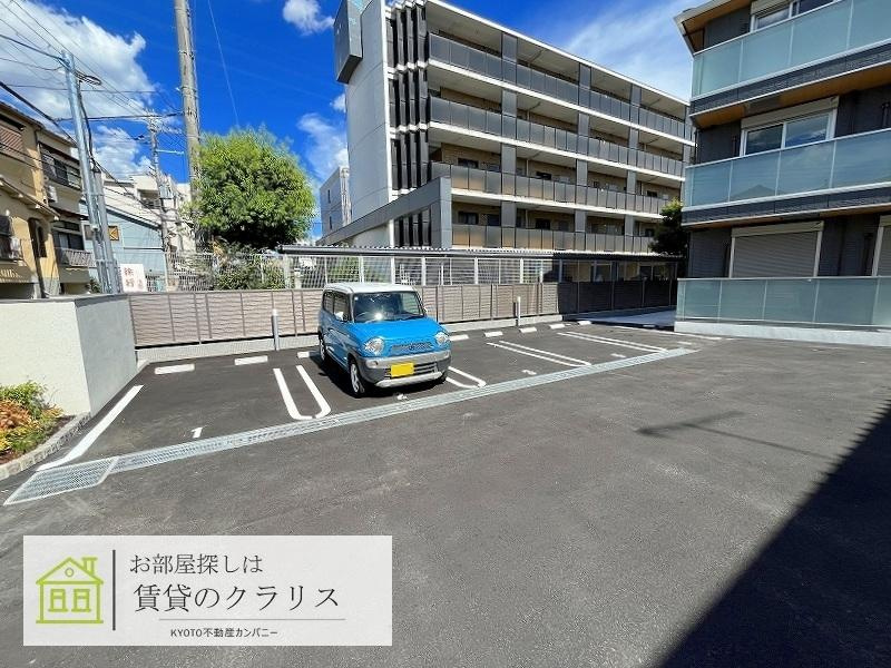 リベルテ四条梅津の駐車場