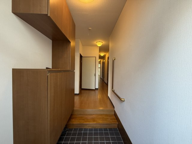 神戸市灘区八幡町４丁目の賃貸マンションの玄関