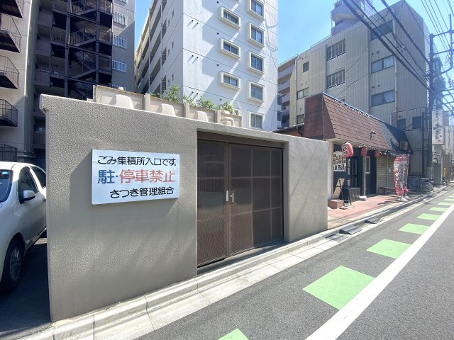サンライトマンションさつきのその他共用部分|きれいに管理・清掃されている敷地内のゴミ捨て場です。居住者様が気持ちよくご利用できるよう衛生面にも配慮されており、日常の快適な暮らしと良好な居住環境をしっかりと支えています