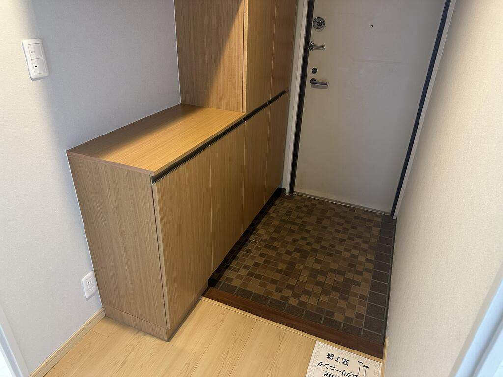 神戸市東灘区西岡本１丁目の賃貸マンションの玄関
