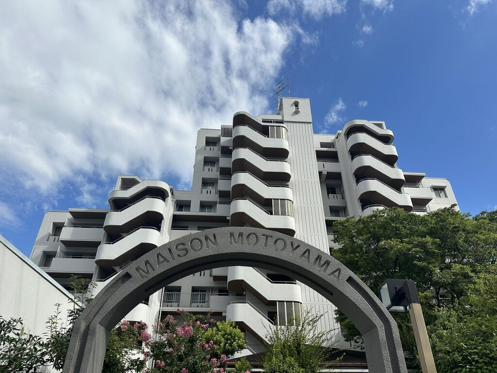 神戸市東灘区西岡本１丁目の賃貸マンションの外観