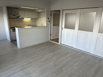 神戸市東灘区西岡本１丁目の賃貸マンションの居間・リビング