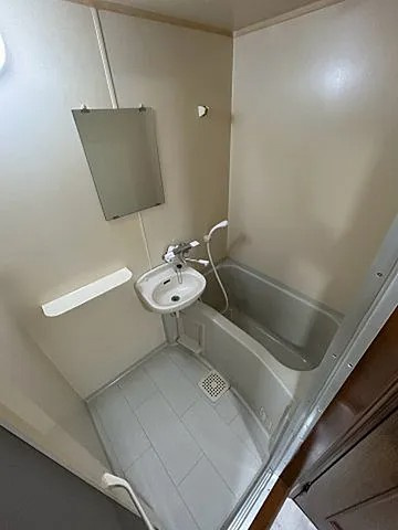 芦屋市船戸町のアパートの浴室