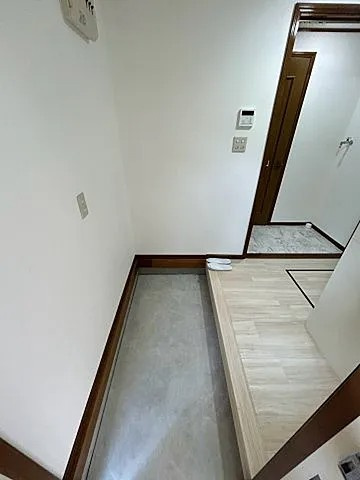 芦屋市船戸町のアパートの玄関