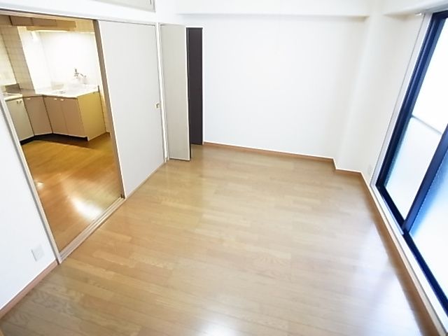 神戸市東灘区本庄町３丁目の賃貸マンションの居間・リビング