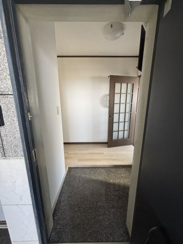 神戸市中央区野崎通２丁目の賃貸マンションの玄関