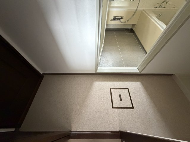神戸市中央区野崎通２丁目の賃貸マンションの玄関