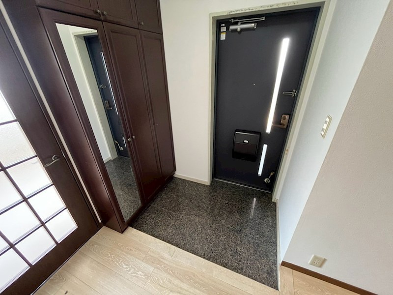 神戸市中央区野崎通２丁目の賃貸マンションの玄関