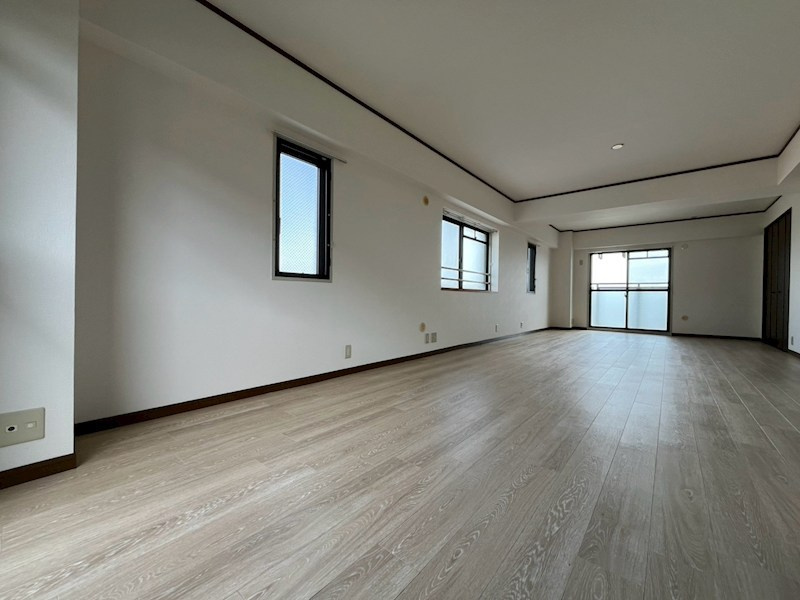 神戸市中央区野崎通２丁目の賃貸マンションの居間・リビング