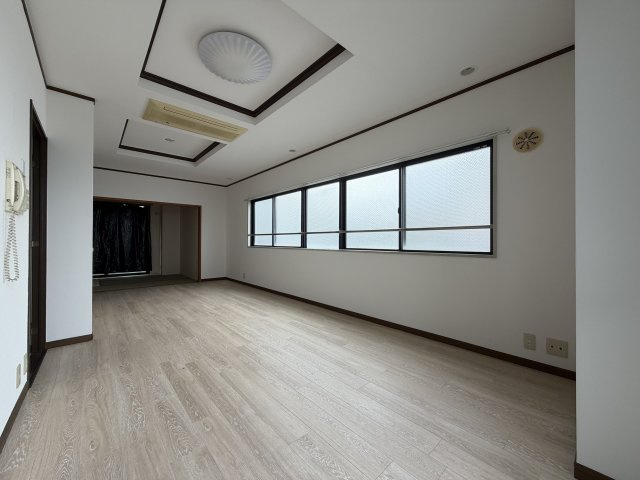神戸市中央区野崎通２丁目の賃貸マンションの居間・リビング