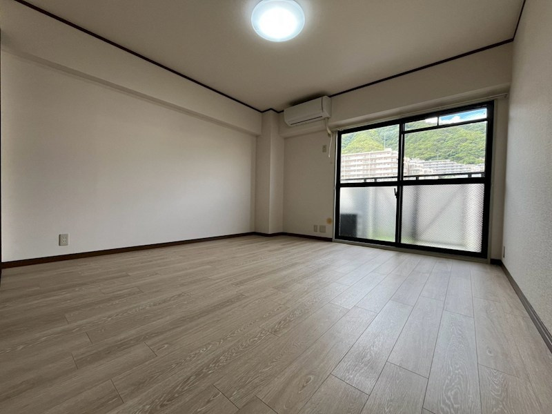 神戸市中央区野崎通２丁目の賃貸マンションの居間・リビング