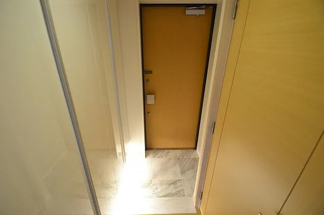 神戸市中央区下山手通３丁目の賃貸マンションの玄関