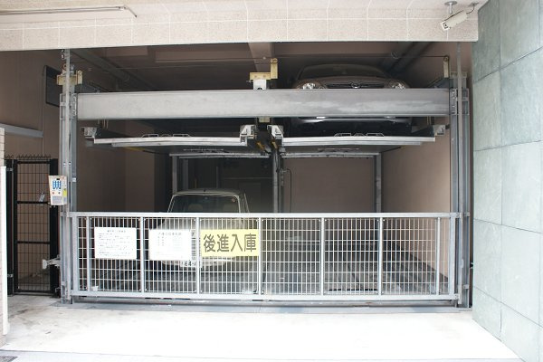 神戸市中央区元町通５丁目の賃貸マンションの駐車場