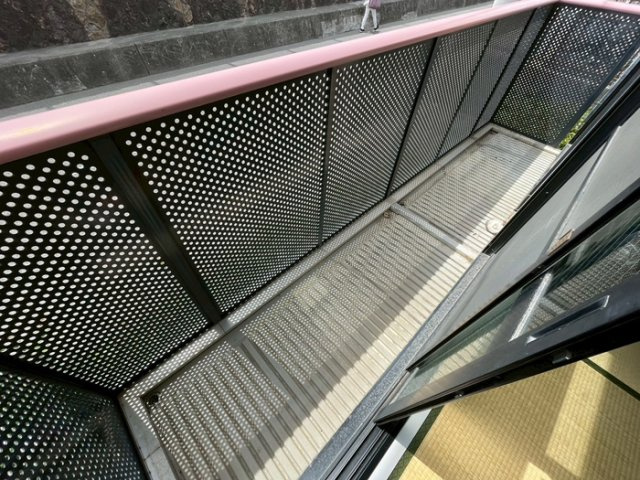 神戸市東灘区西岡本１丁目のアパートのバルコニー