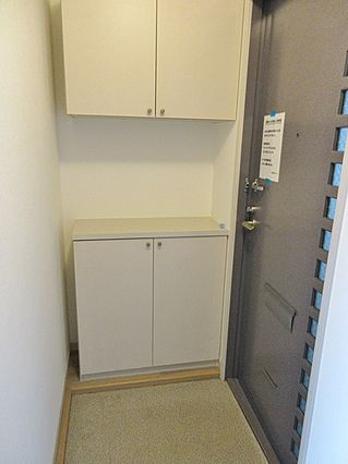 神戸市灘区上野通４丁目のアパートの玄関
