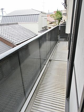 神戸市灘区上野通４丁目のアパートのバルコニー