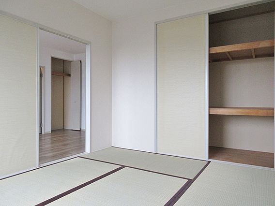 神戸市灘区上野通４丁目のアパートの居間・リビング
