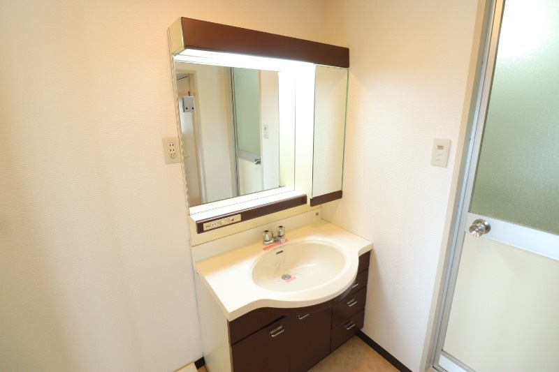 芦屋市東山町の賃貸マンションの洗面所