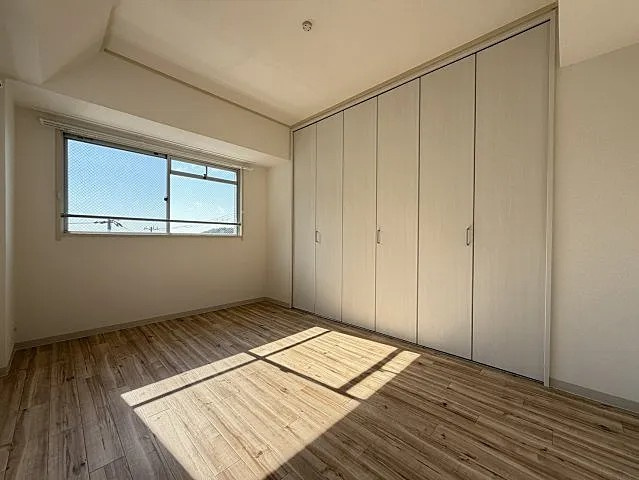 神戸市灘区鶴甲３丁目の賃貸マンションの居間・リビング