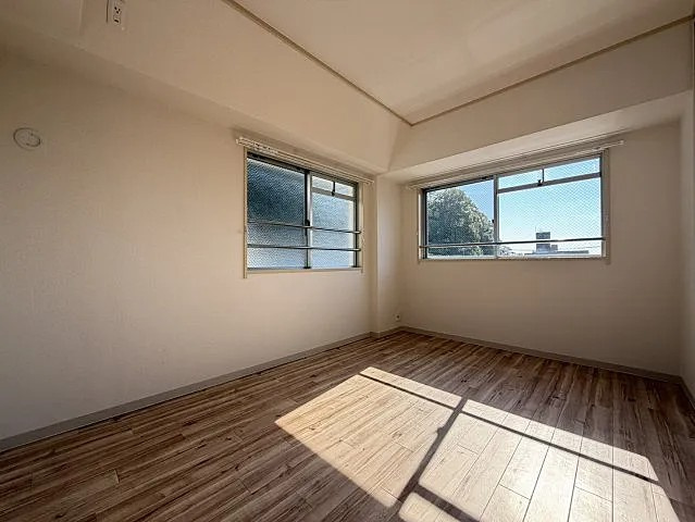 神戸市灘区鶴甲３丁目の賃貸マンションの居間・リビング