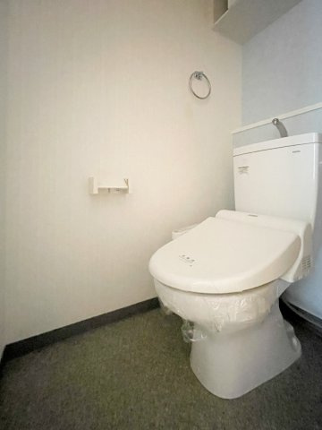神戸市灘区徳井町４丁目の賃貸マンションのトイレ