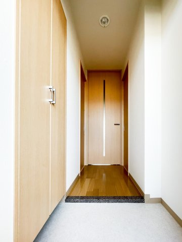 神戸市灘区徳井町４丁目の賃貸マンションの玄関