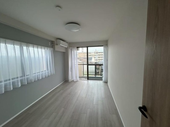 芦屋市親王塚町の賃貸マンションの居間・リビング