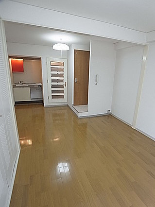 神戸市東灘区深江本町４丁目の賃貸マンションの居間・リビング