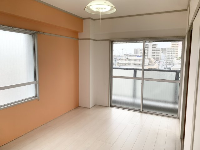 神戸市灘区岩屋中町３丁目の賃貸マンションの居間・リビング