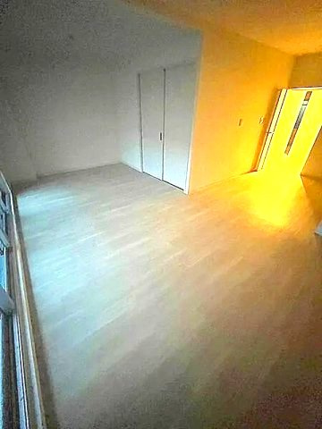 芦屋市大東町の賃貸マンションの居間・リビング