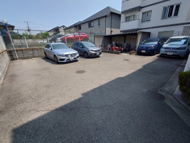 神戸市東灘区住吉本町２丁目の賃貸マンションの駐車場