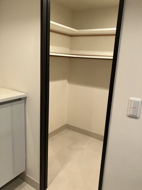 芦屋市翠ケ丘町の賃貸マンションの収納