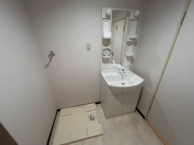 誼マンションの洗面所