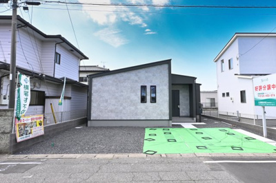 【外観】 | 太田市新井町第6期　クライン | ワンフロアで整う平屋暮らし！敷地８６坪超え、１８．３帖LDKを備えた３LDK