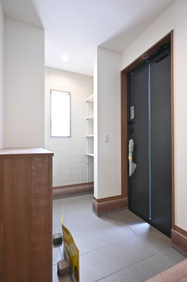 【玄関】 | 太田市新井町第6期　クライン | 収納たっぷりの玄関でいつでもスッキリと使うことができます♪