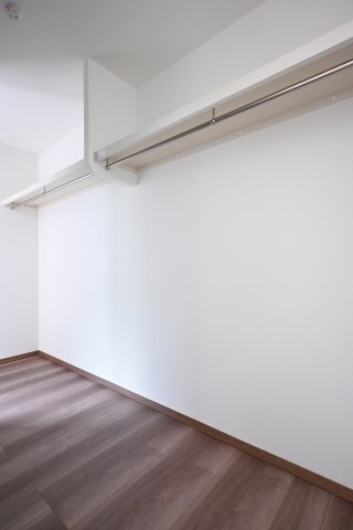 【収納】 | 太田市新井町第6期　クライン | 大容量のウォークインクローゼット♪家族みんなのお洋服がしっかりと収まります♪