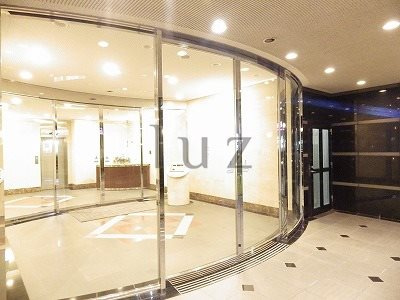 グリフィン新横浜・六番館のエントランス