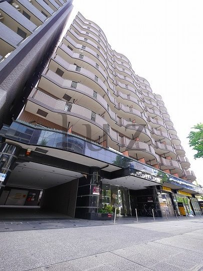 グリフィン新横浜・六番館の外観