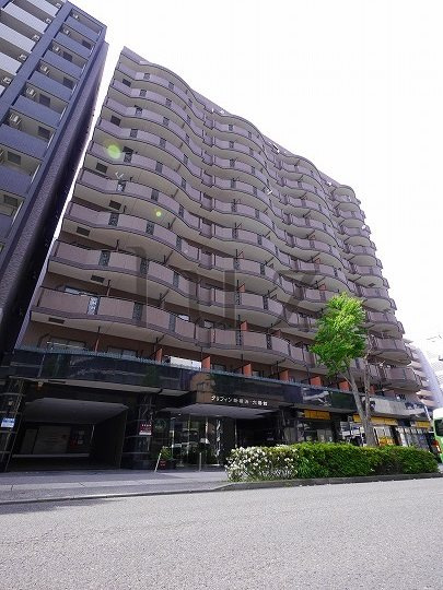 グリフィン新横浜・六番館の外観