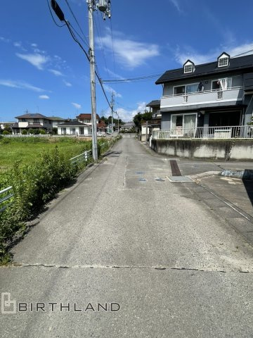 あぶくま台2丁目　中古戸建ての前面道路含む現地写真