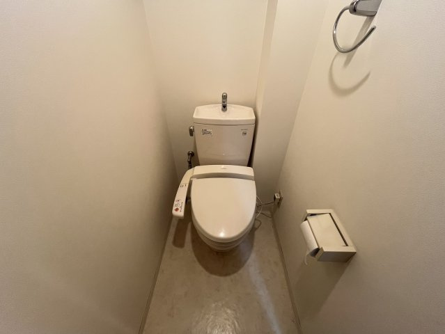 レジディア三宮東のトイレ|同物件別部屋写真