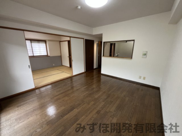 山形市松波4丁目5-1-302号室　ネオハイツ県庁南の居間・リビング