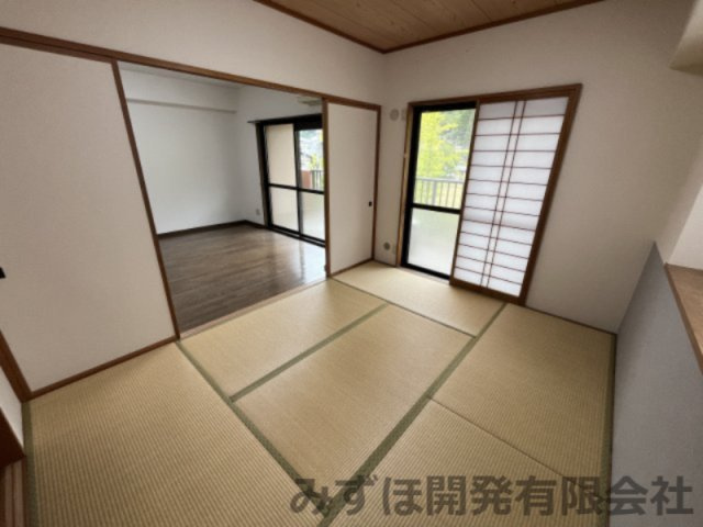 山形市松波4丁目5-1-302号室　ネオハイツ県庁南の和室